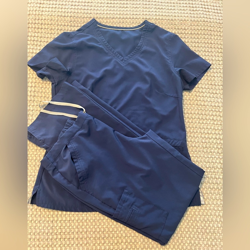 Urbane Women's Navy Scrub Set